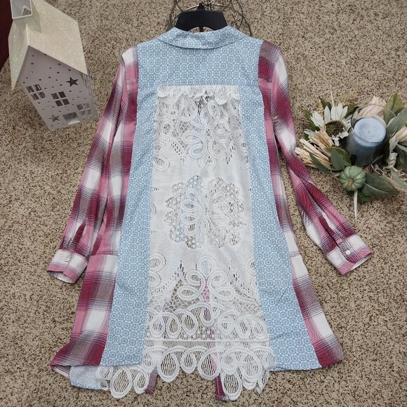 3624 Size XL Upcycled Kim Rogers Button Down Shirt in Pink and Blue With Lace. - Picture 5 of 13